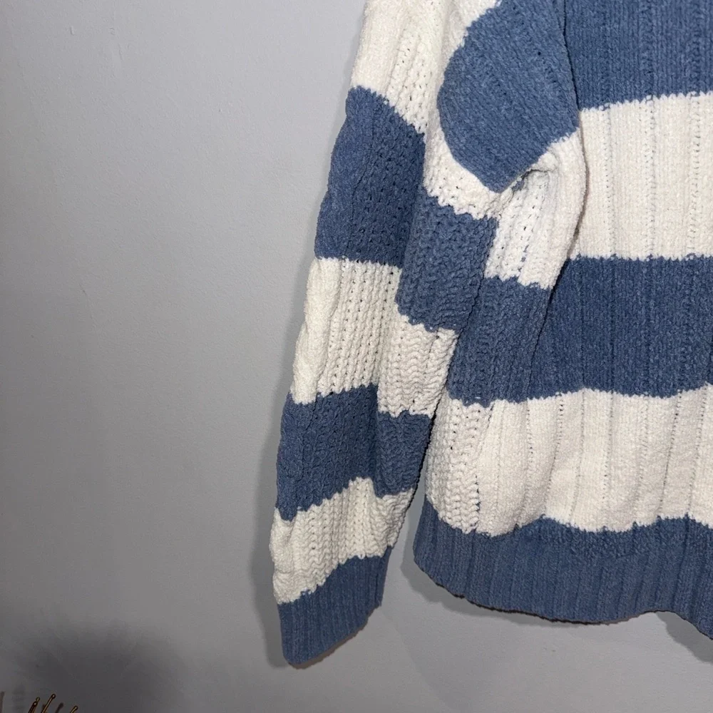 Abercrombie Kids Blue and White Cable Knit Sweater